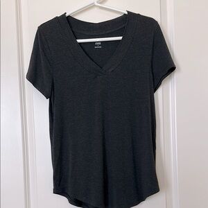 Market & Spruce v neck tee